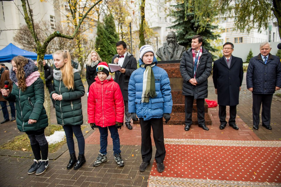 Открытие бюста Конфуция